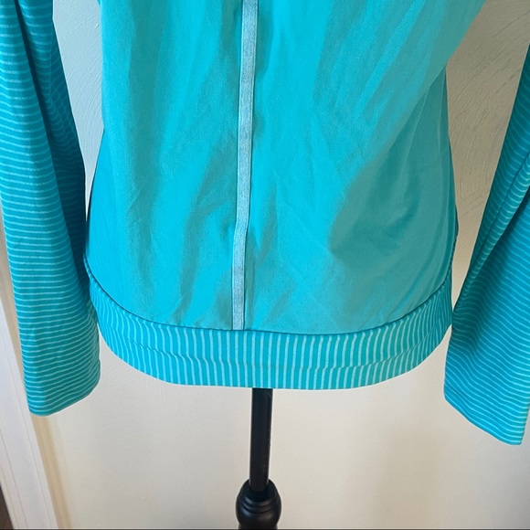 Adidas Lightweight Pullover Sports Top - Picture 8 of 11